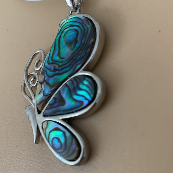 Abalone shell mother of pearl silver butterfly pendant choker necklace - Picture 3 of 8